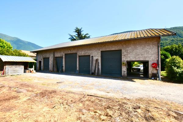 ALBERTVILLE (73) Propriété de 14000 m2 - Maison de 189 m2 - Hangars/Garages de 178 m2
