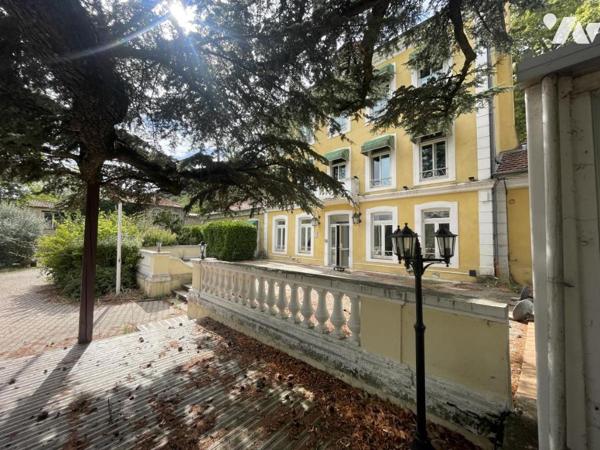 Domaine, ancien château