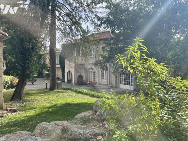 Domaine, ancien château