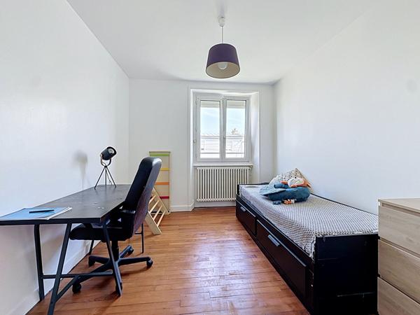MAISON TROIS CHAMBRES A VENDRE BREST PETIT KERZU - GARAGE