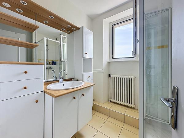 MAISON TROIS CHAMBRES A VENDRE BREST PETIT KERZU - GARAGE
