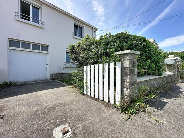 MAISON TROIS CHAMBRES A VENDRE BREST PETIT KERZU - GARAGE