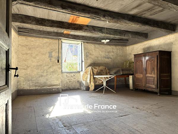 Ensemble immobilier - Maison d'habitation et dépendance à rénover - La Rouquette