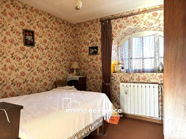 Ensemble immobilier - Maison d'habitation et dépendance à rénover - La Rouquette