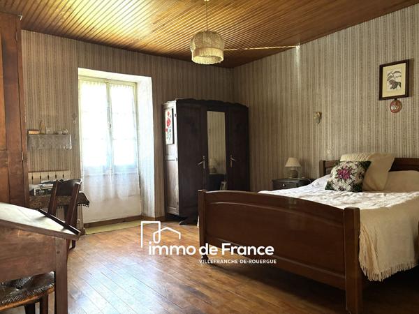 Ensemble immobilier - Maison d'habitation et dépendance à rénover - La Rouquette