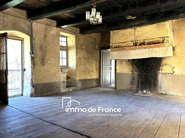 Ensemble immobilier - Maison d'habitation et dépendance à rénover - La Rouquette