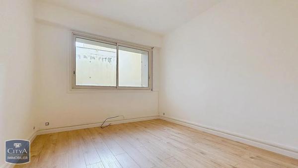 Local professionnel à vendre 94.87m²