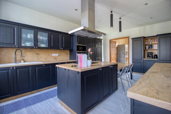 Maison 10 pièces - 378 m²