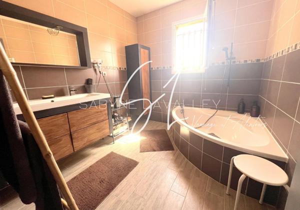 MAISON 4 CHAMBRES AVEC PISCINE