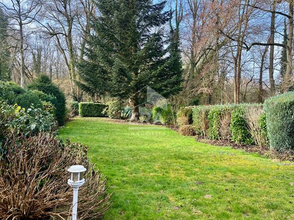 Maison de plain pied à vendre à Villepreux - Magnifique jardin. Rare opportunité