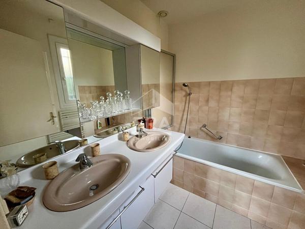 Maison de plain pied à vendre à Villepreux - Magnifique jardin. Rare opportunité