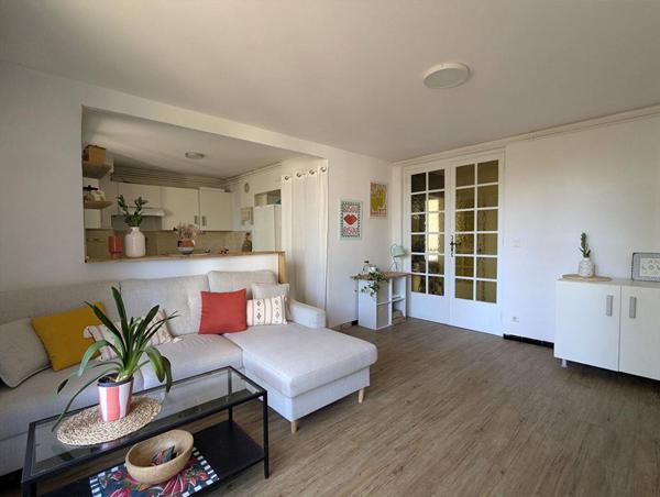 Appartement T4 - 67.52m² - 3 chambres - climatisation - balcon - loggia - garage - cave