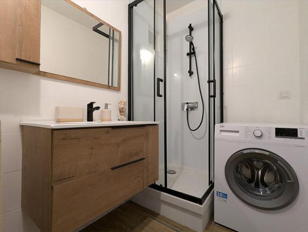 Appartement T4 - 67.52m² - 3 chambres - climatisation - balcon - loggia - garage - cave