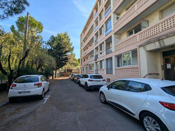 Appartement T4 - 67.52m² - 3 chambres - climatisation - balcon - loggia - garage - cave