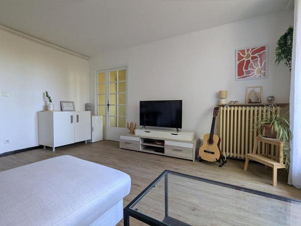 Appartement T4 - 67.52m² - 3 chambres - climatisation - balcon - loggia - garage - cave