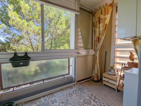 Appartement T4 - 67.52m² - 3 chambres - climatisation - balcon - loggia - garage - cave