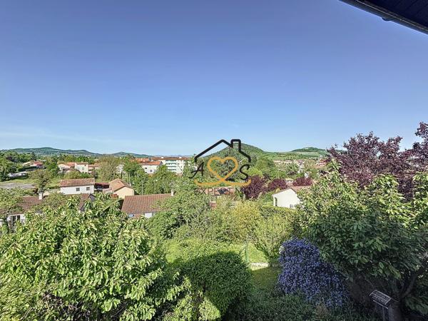 Billom (63160) Grande maison avec vue à Billom