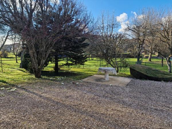 Dpt Vosges (88), à vendre proche de CONTREXEVILLE MAISON P6 avec GARAGE + DEPENDANCE de 400 m2 / TERRAIN 2000 m2