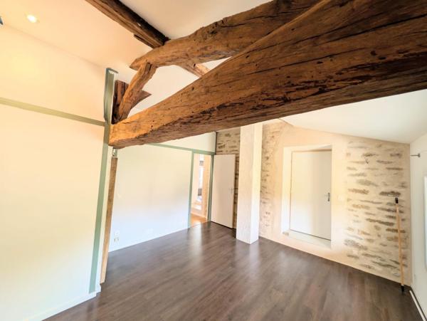 Maison en pierre au cœur du Revermont