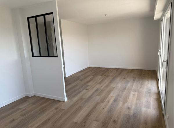 Niort proche centre, Appt T3 rénové avec garage, Niort 79000
