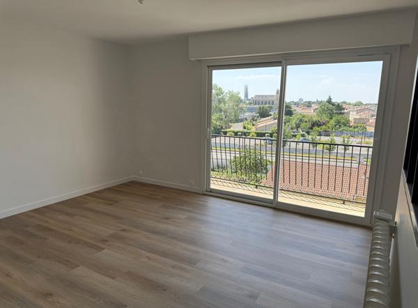 Niort proche centre, Appt T3 rénové avec garage, Niort 79000