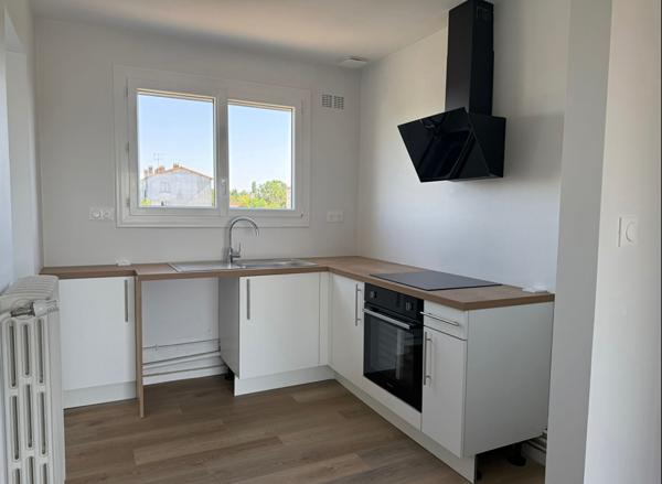 Niort proche centre, Appt T3 rénové avec garage, Niort 79000