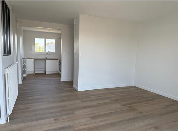 Niort proche centre, Appt T3 rénové avec garage, Niort 79000
