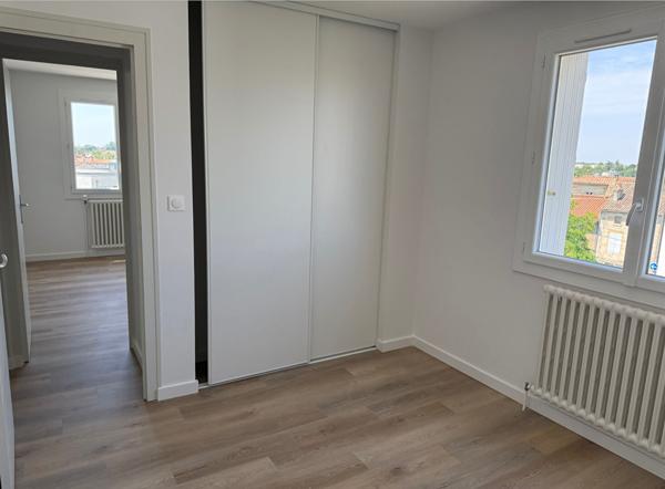 Niort proche centre, Appt T3 rénové avec garage, Niort 79000