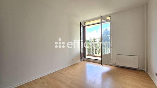 Appartement
         4 pièces
        - 79 m² Exclusivité 135 000 € *