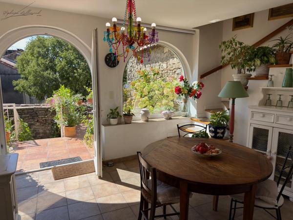 Maison de caractère XVIIIe, vue dégagée, garage