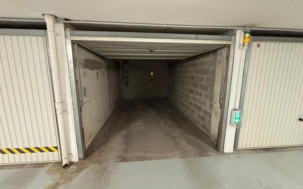 Stationnement à louer