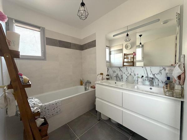 Saint-Cannat, villa 121m² 3ch sur terrain de 350m²