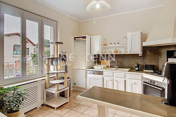 Maison Bron 5 pièces 4 chambres avec garage et sous-sol aménageable 115m2 habitable