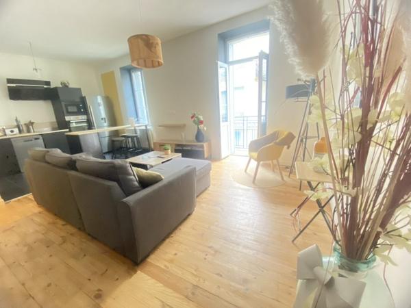 03200 VICHY APPARTEMENT MEUBLÉ 4 PIÈCES AVEC BALCON AVEC CAVE COEUR DE VILLE