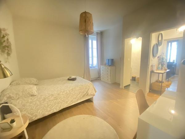03200 VICHY APPARTEMENT MEUBLÉ 4 PIÈCES AVEC BALCON AVEC CAVE COEUR DE VILLE