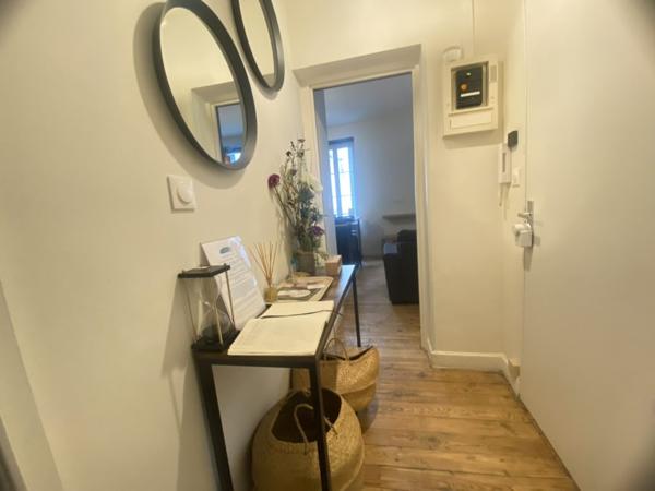 03200 VICHY APPARTEMENT MEUBLÉ 4 PIÈCES AVEC BALCON AVEC CAVE COEUR DE VILLE