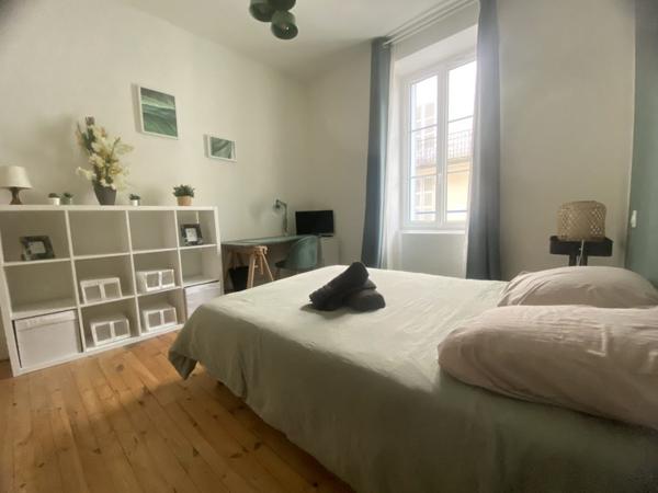03200 VICHY APPARTEMENT MEUBLÉ 4 PIÈCES AVEC BALCON AVEC CAVE COEUR DE VILLE