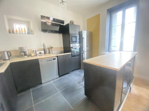 03200 VICHY APPARTEMENT MEUBLÉ 4 PIÈCES AVEC BALCON AVEC CAVE COEUR DE VILLE