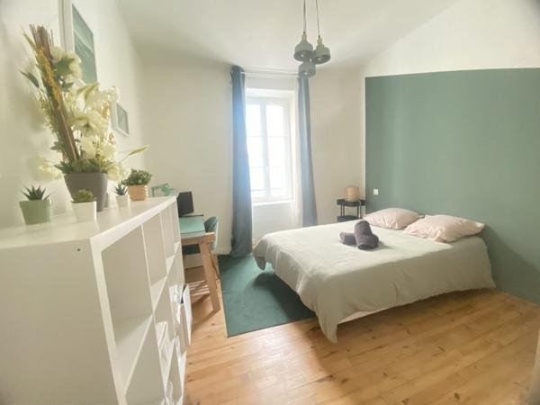 03200 VICHY APPARTEMENT MEUBLÉ 4 PIÈCES AVEC BALCON AVEC CAVE COEUR DE VILLE