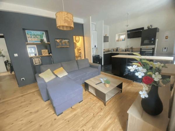 03200 VICHY APPARTEMENT MEUBLÉ 4 PIÈCES AVEC BALCON AVEC CAVE COEUR DE VILLE