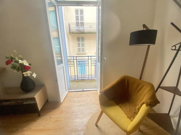 03200 VICHY APPARTEMENT MEUBLÉ 4 PIÈCES AVEC BALCON AVEC CAVE COEUR DE VILLE