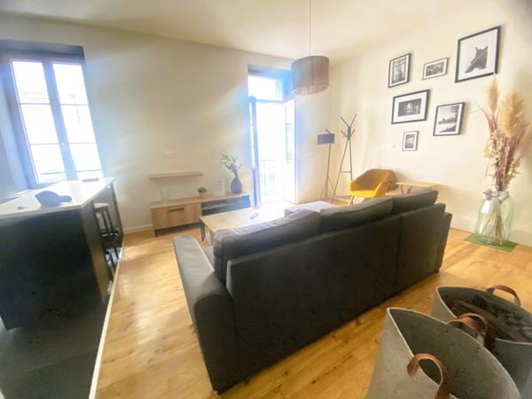 03200 VICHY APPARTEMENT MEUBLÉ 4 PIÈCES AVEC BALCON AVEC CAVE COEUR DE VILLE