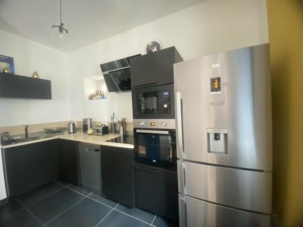03200 VICHY APPARTEMENT MEUBLÉ 4 PIÈCES AVEC BALCON AVEC CAVE COEUR DE VILLE