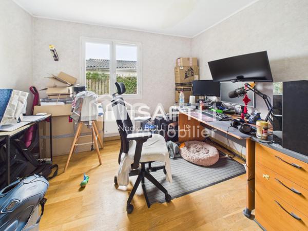 Maison de plain-pied, jardin, proche du centre.