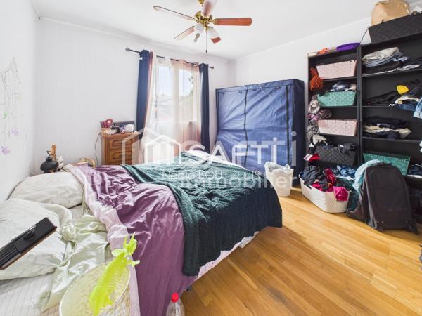 Maison de plain-pied, jardin, proche du centre.