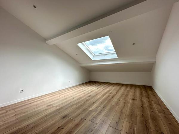 Superbe appartement atypique d'environ 110 m² au sol avec terrasse tropézienne