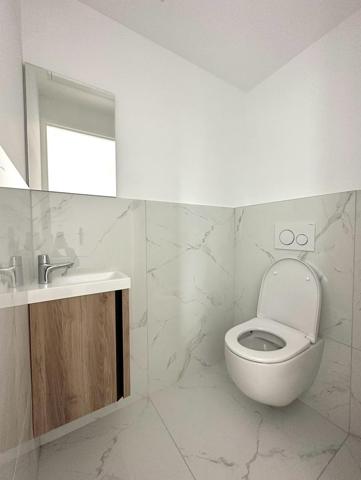 Superbe appartement atypique d'environ 110 m² au sol avec terrasse tropézienne