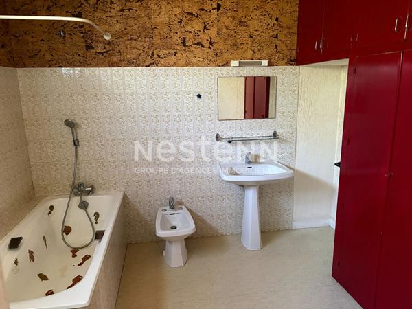 Maison plain-pied de 139m² à vendre à Bressuire, proche écoles et commodités