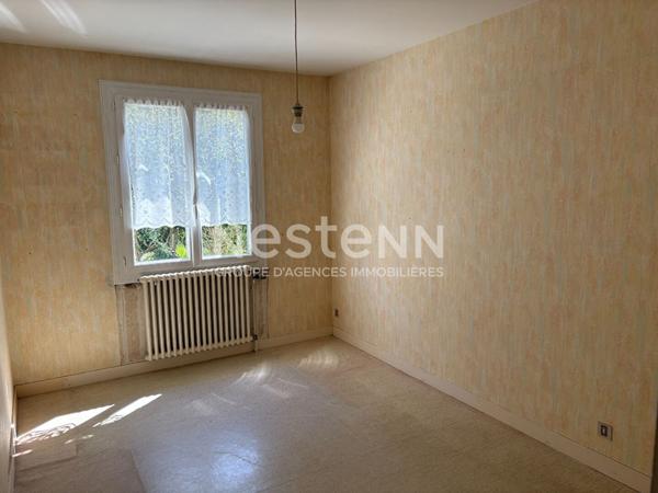 Maison plain-pied de 139m² à vendre à Bressuire, proche écoles et commodités