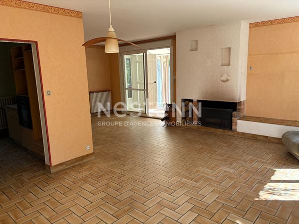 Maison plain-pied de 139m² à vendre à Bressuire, proche écoles et commodités
